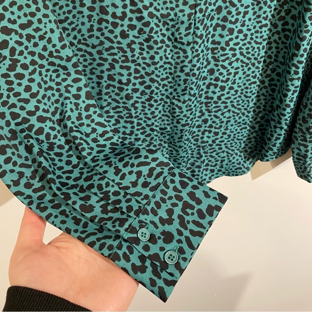 Ricki's Blouse Button Down Shirt with Notched Collar animal print teal & black - Picture 3 of 6